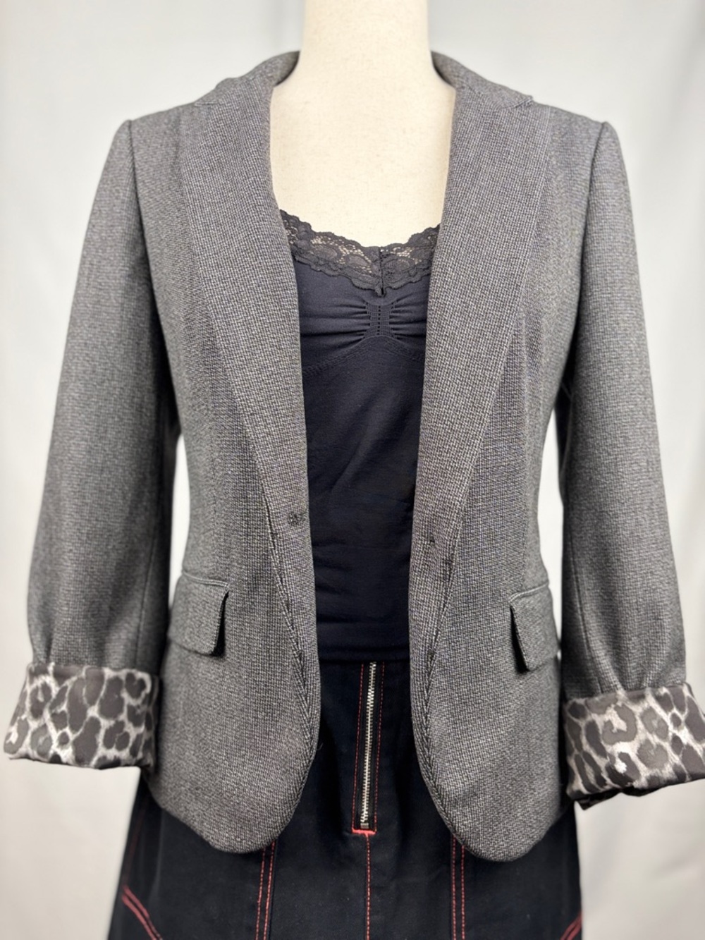 Express Gray Blazer Leopard Lined Cuffs Tailored Jacket Size 6 - Picture 6 of 9